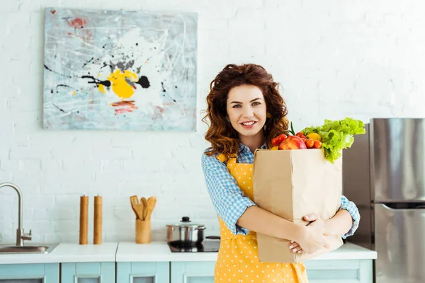 Smiling Woman Polka Dot Apron Holding Paper Bag Fresh Fruits — Stock Photo, Image