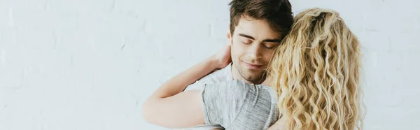 Panoramic Shot Happy Man Hugging Blonde Girlfriend Home — Stock Photo, Image