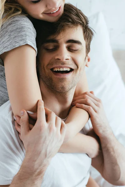Cropped View Happy Blonde Girl Hugging Cheerful Boyfriend — Stock Photo, Image