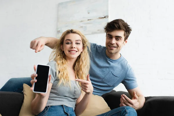 Selective Focus Happy Man Blonde Woman Pointing Fingers Smartphone Blank — Stock Photo, Image