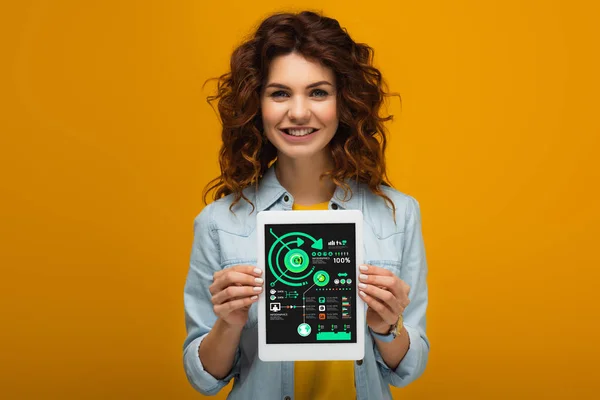 Smiling Redhead Woman Holding Digital Tablet Charts Graphs Screen While — Stock Photo, Image