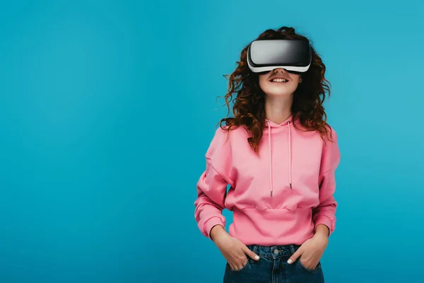 Curly Girl Wearing Virtual Reality Headset While Standing Hands Pockets — Stock Photo, Image