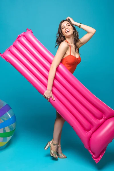 Full Length View Smiling Woman Swimsuit Holding Inflatable Swimming Mattress — Stock Photo, Image