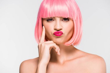 gri izole pembe peruk güzel çıplak kız