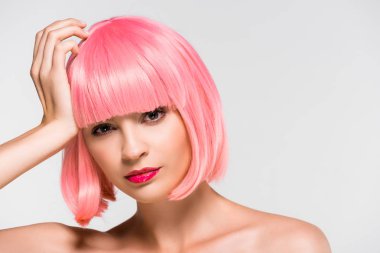 pembe peruk içinde çekici düşünceli çıplak kız gri izole