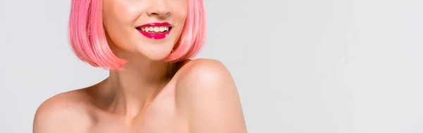 Περικομμένη Όψη Του Χαμογελαστή Γυμνό Κορίτσι Ροζ Περούκα Απομονωθεί Γκρι — Φωτογραφία Αρχείου