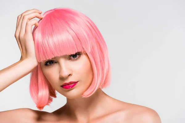Vonzó Átgondolt Meztelen Lány Rózsaszín Paróka Izolált Szürke — Stock Fotó
