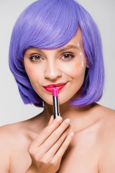 Pretty Girl Purple Wig Holding Lipstick Isolated Grey — Stock Photo, Image