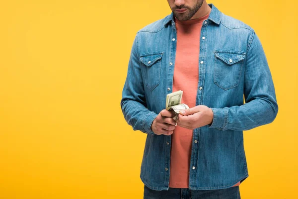 Vista Cortada Homem Contando Dinheiro Isolado Amarelo — Fotografia de Stock