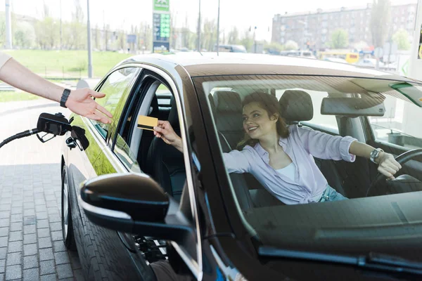 Cheerful Woman Driving Car Giving Credit Card Worker Gas Station — Stock Photo, Image