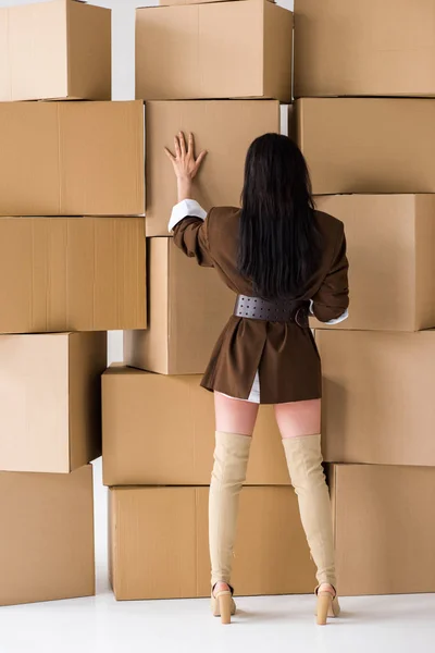 Back View Stylish Brunette Girl Standing Touching Box White — Stock Photo, Image