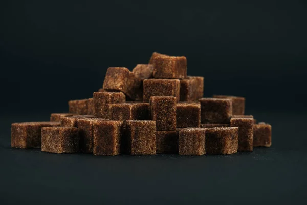 Pile Unrefined Brown Sugar Cubes Black Background — Stock Photo, Image