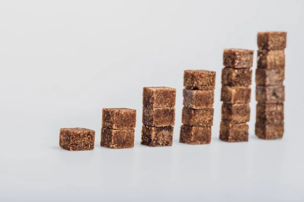 Brown Sugar Cubes Arranged Stacks Grey Background — Stock Photo, Image