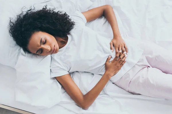 Beautiful African American Woman Suffering Abdominal Pain While Lying White — Stock Photo, Image