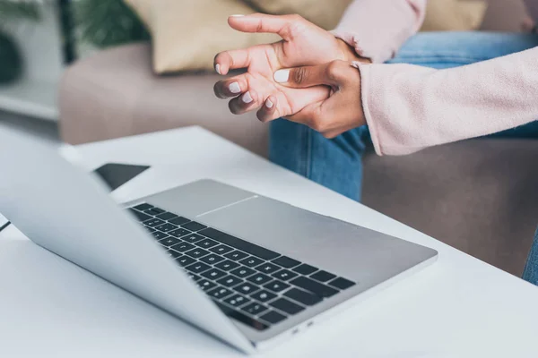 Cropped View African American Woman Suffering Pain Hand While Sitting — Stock Photo, Image