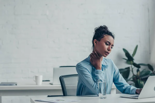 Beautiful African American Businesswoman Suffering Neck Pain While Sitting Workplace — Stock Photo, Image