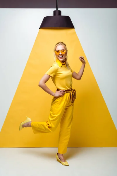 Happy Blonde Woman Sunglasses Posing White Yellow — Stock Photo, Image