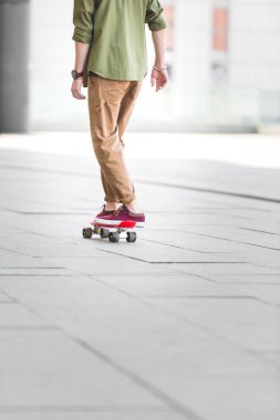 penny tahtasıüzerinde sürme adam kırpılmış görünümü