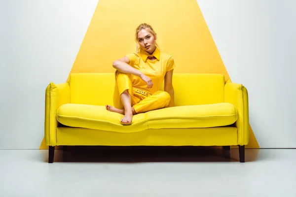 Blonde Girl Barefoot Sitting Sofa Looking Camera White Yellow — Stock Photo, Image