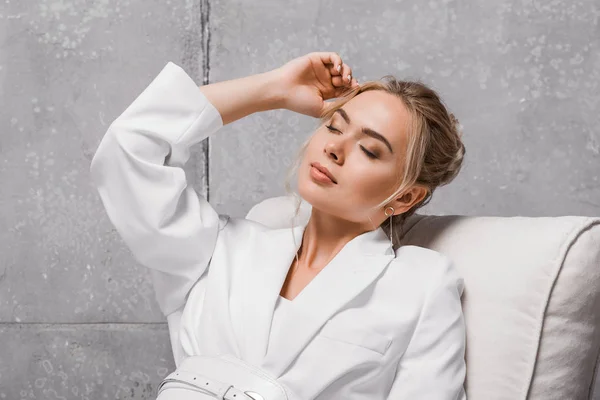 Beautiful Blonde Woman Sitting Closed Eyes Grey — Stock Photo, Image