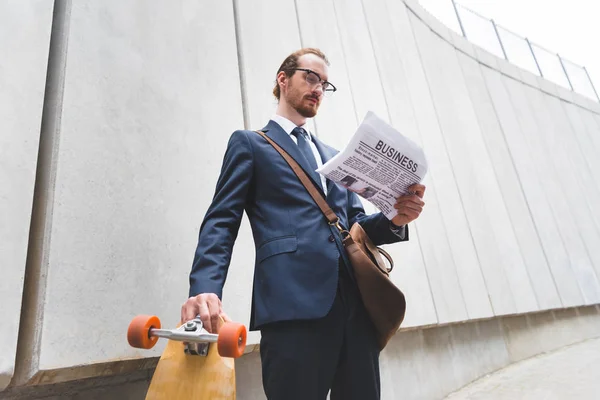 Low Angle View Calm Businessman Formal Wear Standing Skateboard Reading — Stock Photo, Image