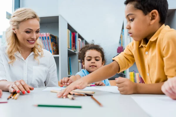 Selective Focus Attractive Happy Woman Looking Cute African American Kid — Stock Photo, Image