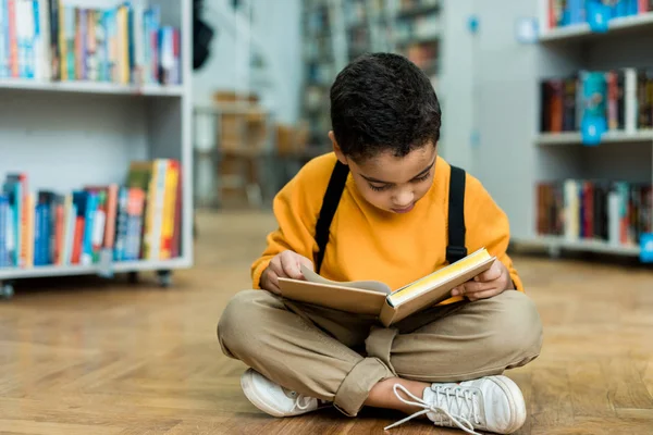 Cute African American Boy Sitting Floor Reading Book — Stock Photo, Image