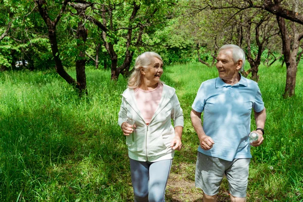 Cheerful Woman Grey Hair Looking Husband While Running Park — Stock Photo, Image