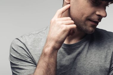 gri, insan duygu ve ifade kavramı üzerinde izole ince ile kulak işaret sağır adam