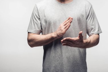 gri, insan duygu ve ifade kavramı izole vücut dili kullanırken elleriyle gesturing adam kırpılmış görünümü
