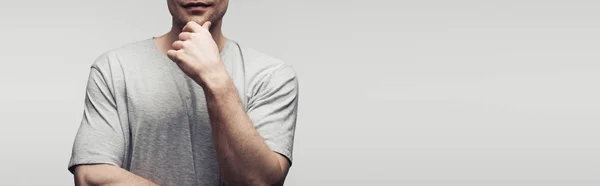 Обрізаний Вид Людини Тримає Руку Біля Обличчя Ізольовано Сірому Панорамному — стокове фото