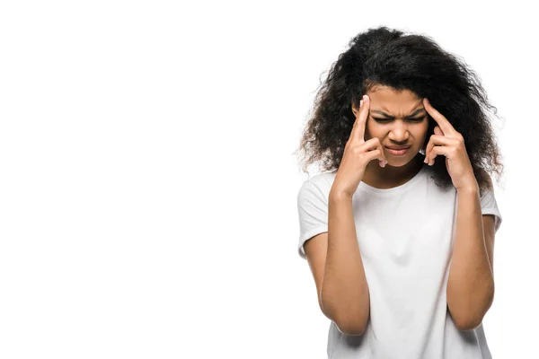 Curly Afrikansk Amerikansk Kvinna Vit Shirt Röra Tempel Isolerade Vitt — Stockfoto