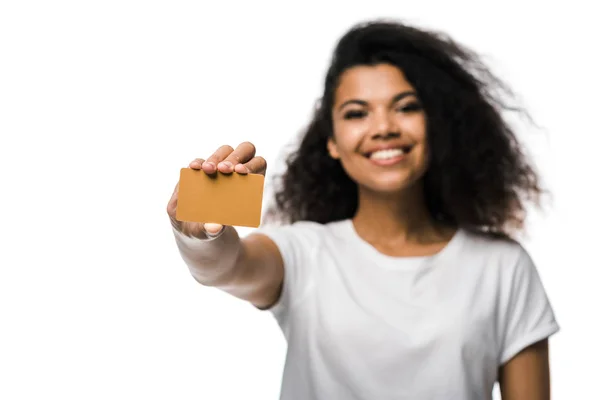 Selektiver Fokus Glücklicher Afrikanisch Amerikanischer Mädchen Mit Kreditkarte Isoliert Auf — Stockfoto