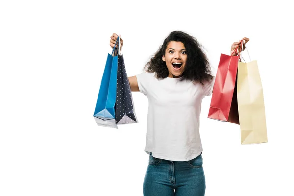 Emocionado Afroamericano Chica Sosteniendo Bolsas Compras Mientras Pie Aislado Blanco —  Fotos de Stock