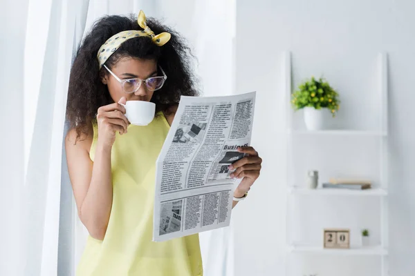 Brunette African American Woman Reading Newspaper Covering Face Cup — Stock Photo, Image