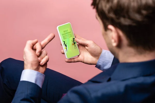 Vista Recortada Hombre Negocios Utilizando Teléfono Inteligente Con Mejor Aplicación — Foto de Stock