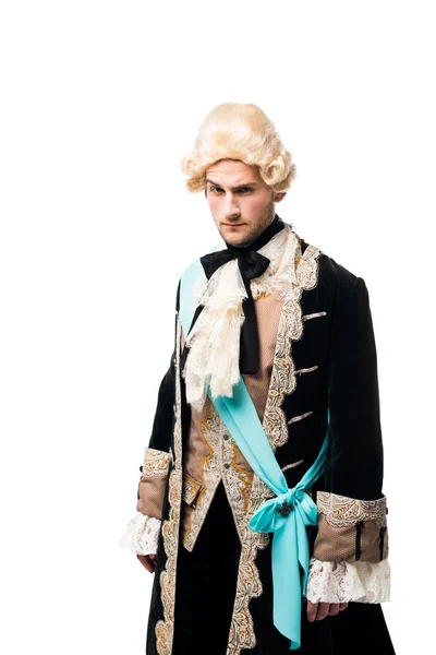 Όμορφος Βικτοριανός Άνθρωπος Περούκα Κοιτάζοντας Την Κάμερα Απομονώθηκε Λευκό — Φωτογραφία Αρχείου