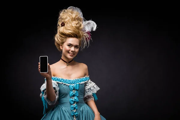 Jovem Mulher Vitoriana Vestido Azul Segurando Smartphone Com Tela Branco — Fotografia de Stock