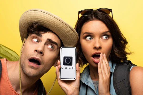 Kyiv Ukraine June 2019 Shocked Young Woman Showing Smartphone Uber — Stock Photo, Image