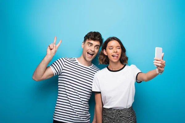 Cheerful Girl Sticking Tongue Out While Taking Selfie Cheerful Man — Stock Photo, Image