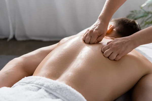 Cropped View Masseur Shirtless Man Lying Towel — Stock Photo, Image