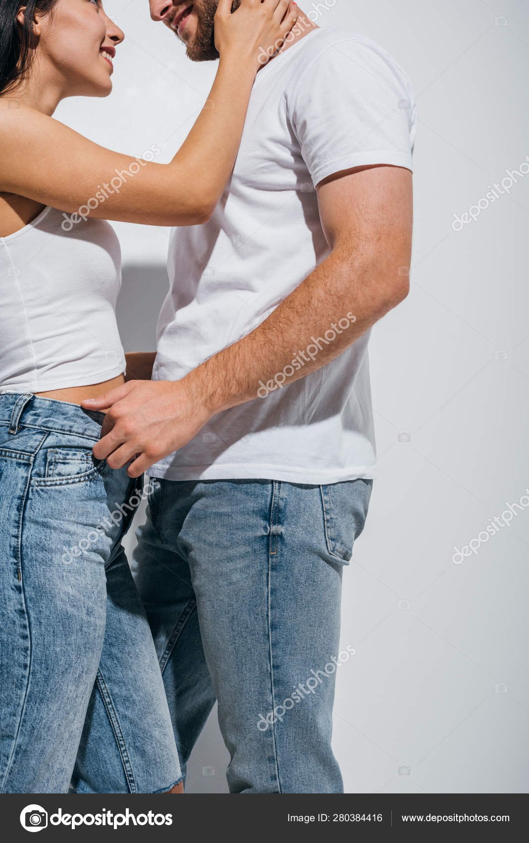 Vista Recortada Pareja Amor Abrazándose Mirándose — Foto de stock  #280384416 © HayDmitriy, image size:1068x1700