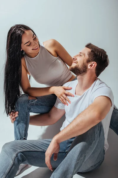 Cute Young Couple Smiling Looking Each Other — Stock Photo, Image