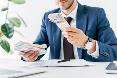 Sözleşme yakın işadamı dolar banknotlar seçici odak 