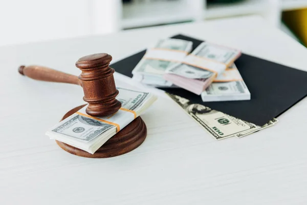Selective Focus Gavel Judge Dollar Banknotes Table — Stock Photo, Image