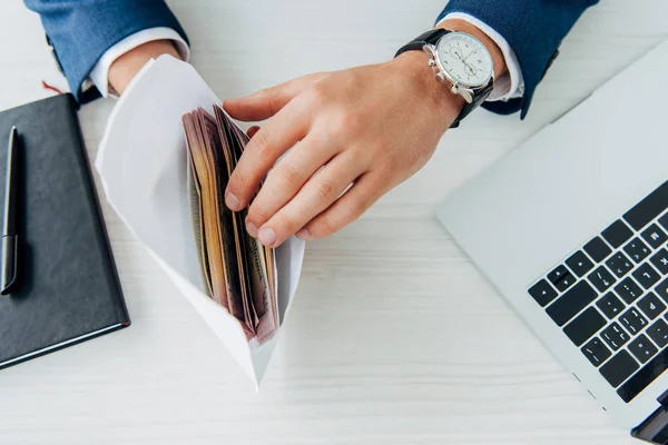 Top View Businessman Holding Envelope Bribe Laptop — Stock Photo, Image