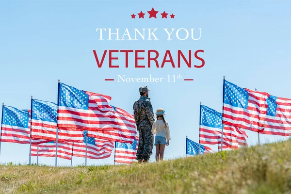 Man Military Uniform Standing Daughter American Flags Thank You Veterans — Stock Photo, Image