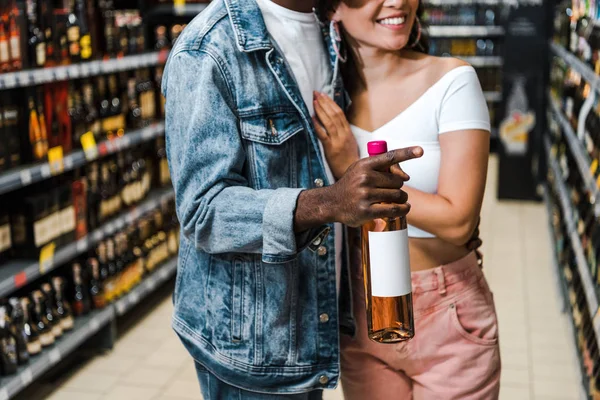 Cropped View African American Man Pointing Finger While Holding Bottle — Stock Photo, Image