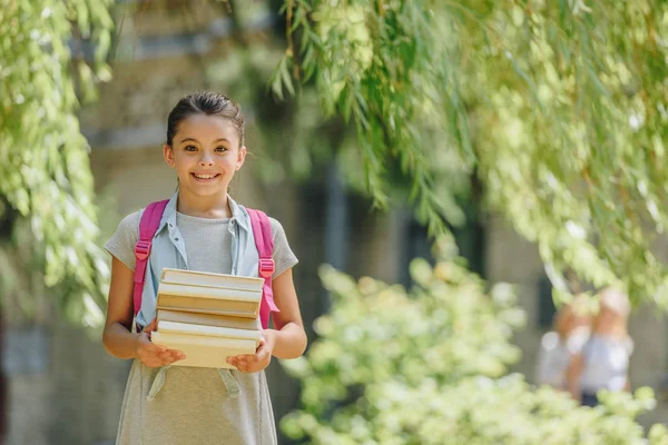Cheerful Schoolgirl Smiling Camera While Standing Park Holding Books — Stock Photo, Image