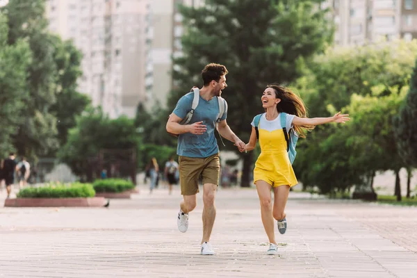 Handsome Man Asian Woman Running Looking Each Other — Stock Photo, Image